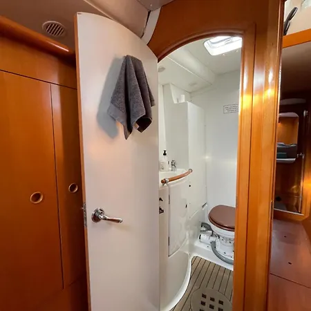 Úszó hotel Catamaran Orion *