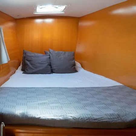 Catamaran Orion