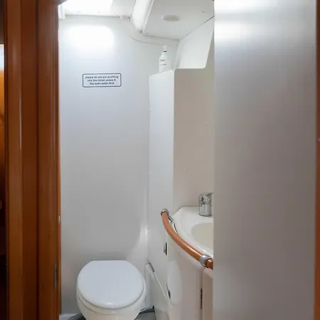 Ботель Catamaran Orion *