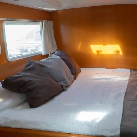 Catamaran Orion * Vigo